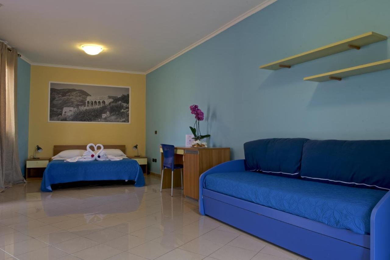 Hotel Ristorante Al Canto Delle Sirene Terracina Exterior foto